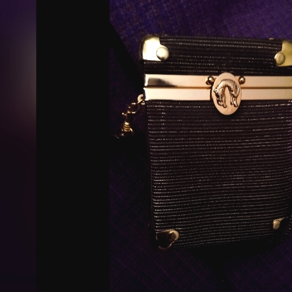 Adorable square clutch purse with shoulder strap. Interesting goldlined fabric - Picture 5 of 16